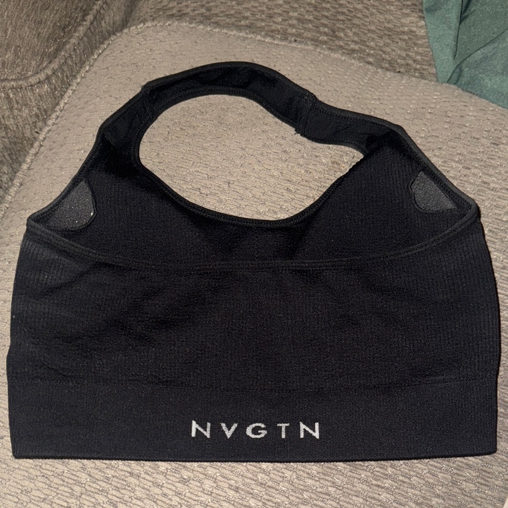 NVGTN Sleek Black Sports Bra